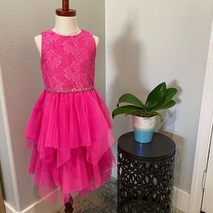 Very stylish Rare Editions (Macys) 6X dress w/ full skirt, soft interior lining.